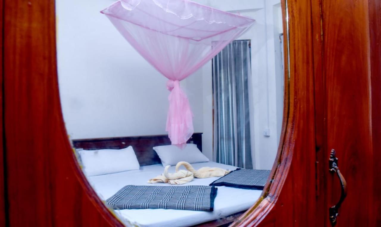 City Escape Hotel Ела Екстериор снимка