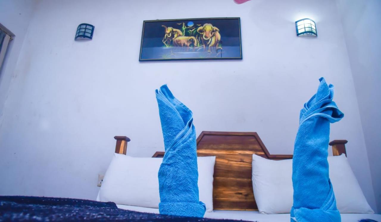 City Escape Hotel Ела Екстериор снимка