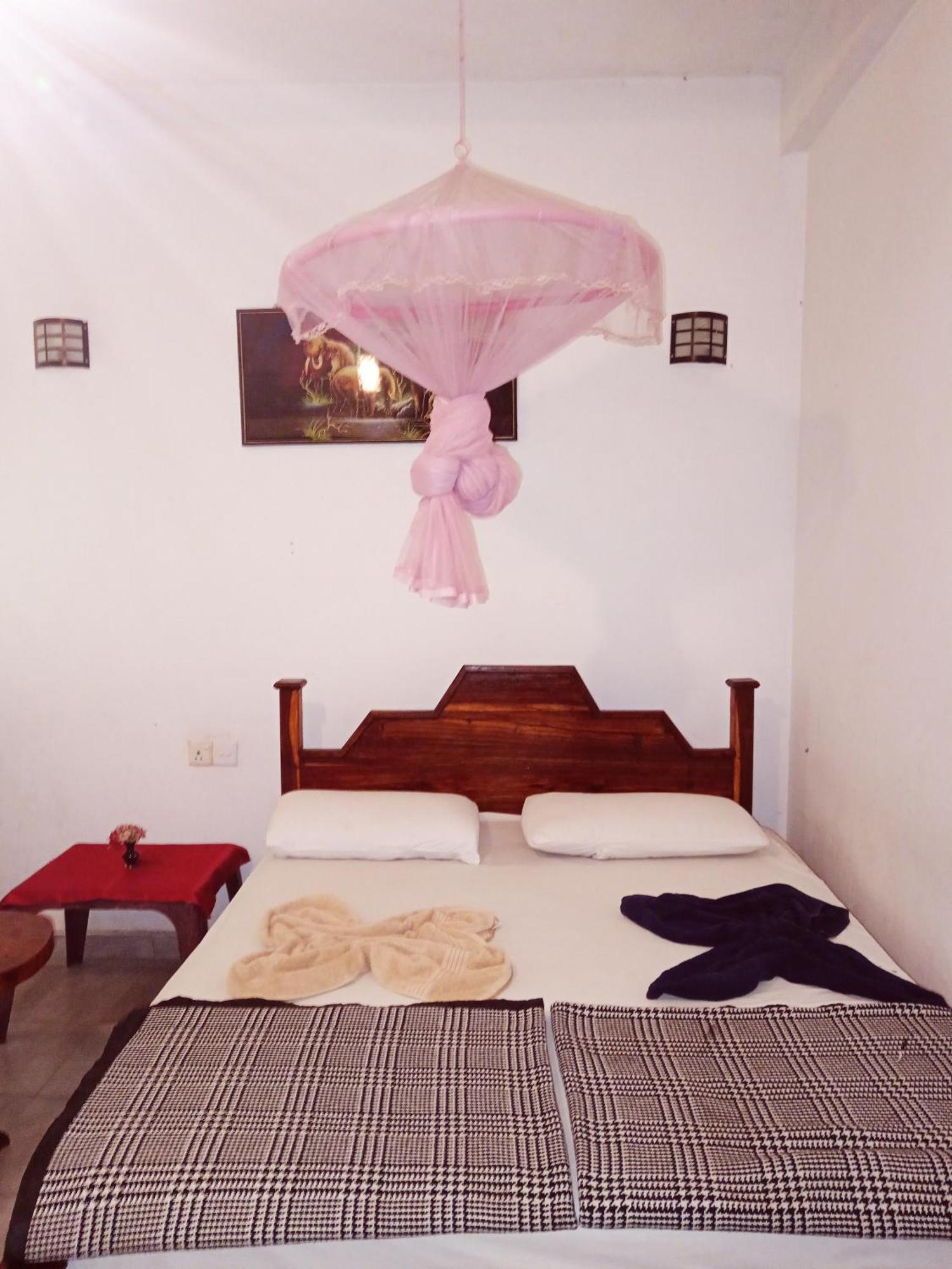 City Escape Hotel Ела Екстериор снимка