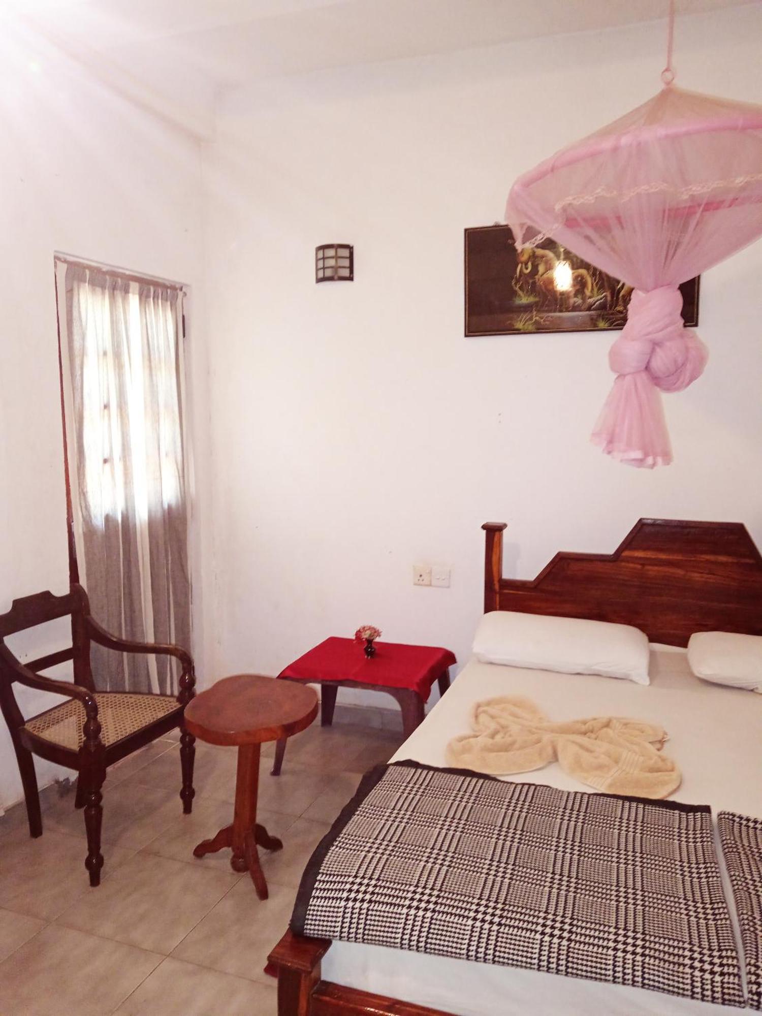 City Escape Hotel Ела Екстериор снимка