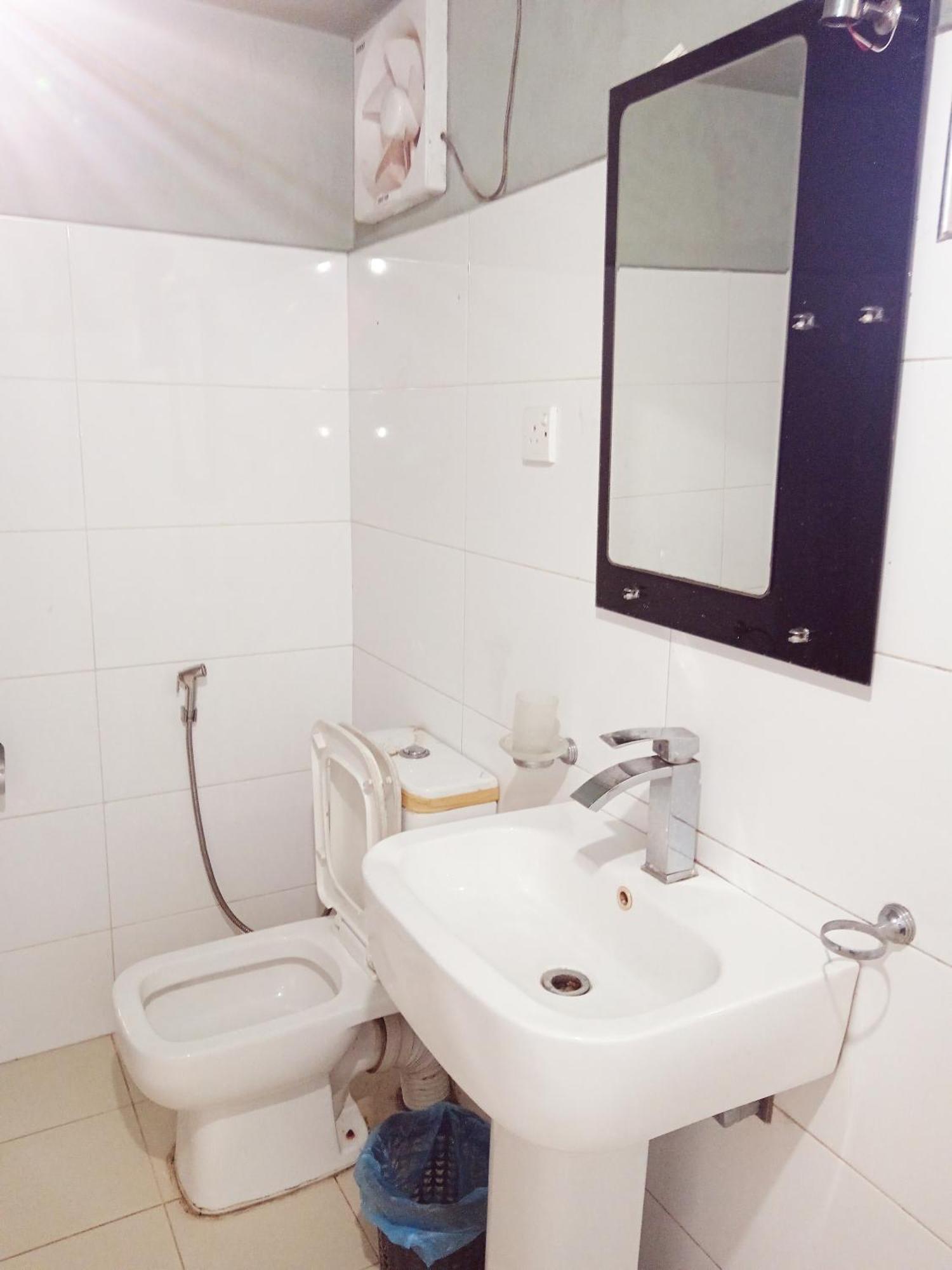 City Escape Hotel Ела Екстериор снимка